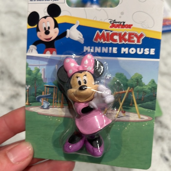 Mickey Mouse & Friends Mini Figurines Complete Set of 5 Collectors Plus 1 NEW - Picture 5 of 10